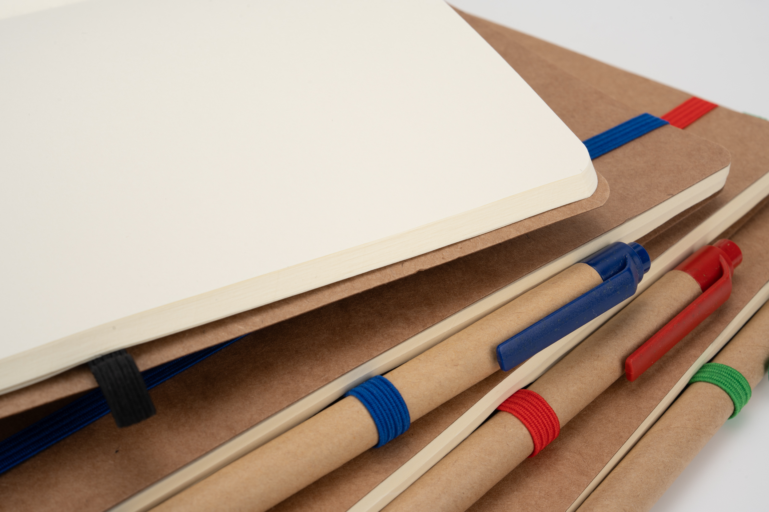 Notatnik A5 z czystymi stronami i długopisem z materiałów z recyklingu CHLOE