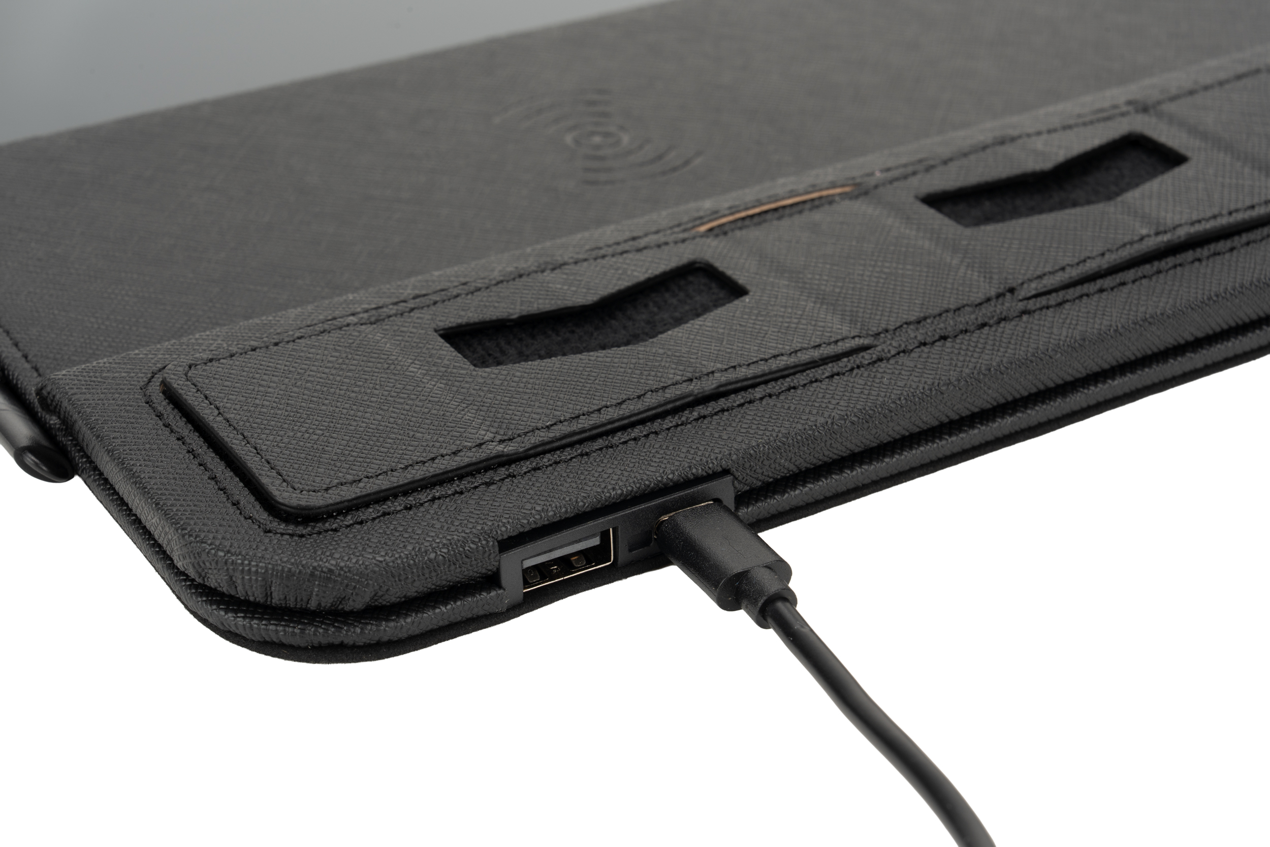 Podkładka pod mysz z ładowarką indukcyjną TAPIS Pierre Cardin